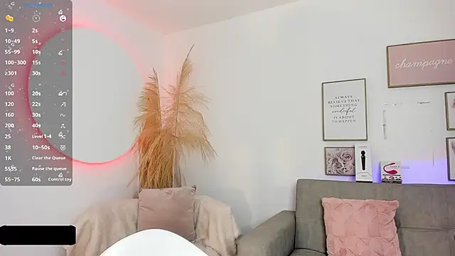 Crystal Dluna online show from 03-10-25, 12:37