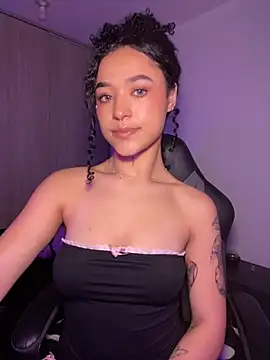 Crystal Dluna online show from 11-03-25, 03:57