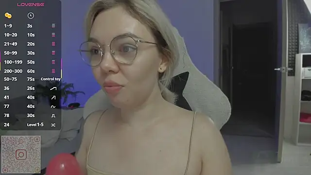 whoa-hoa-hoa-hoa-hoa online show from 09-23-25, 04:10