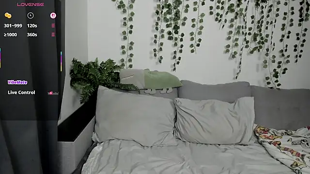 whoa-hoa-hoa-hoa-hoa online show from 09-30-25, 05:40