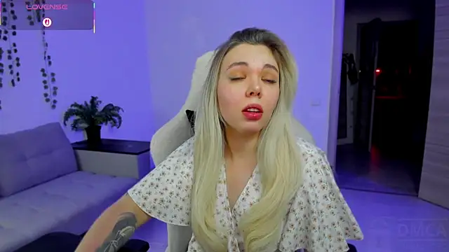 whoa-hoa-hoa-hoa-hoa online show from 11-29-25, 03:15