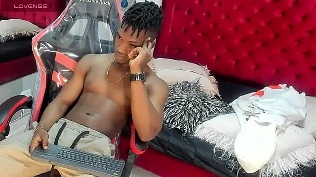 Snapshot of KENDER21_ chatting on 01-15-25, 12:04 KENDER21 online show from 01-15-25, 12:04