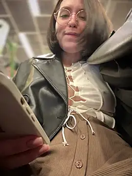 meow girl online show from 01-08-25, 03:17