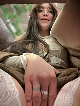 meow girl online show from 02-18-25, 11:33