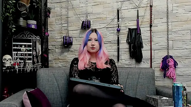 Snapshot of CruelMistress chatting on 11-07-25, 02:06 CruelMistress online show from 11-07-25, 02:06