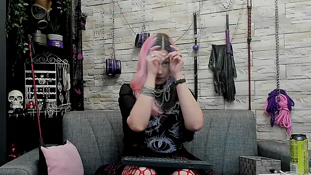 Snapshot of CruelMistress chatting on 11-09-25, 03:43 CruelMistress online show from 11-09-25, 03:43