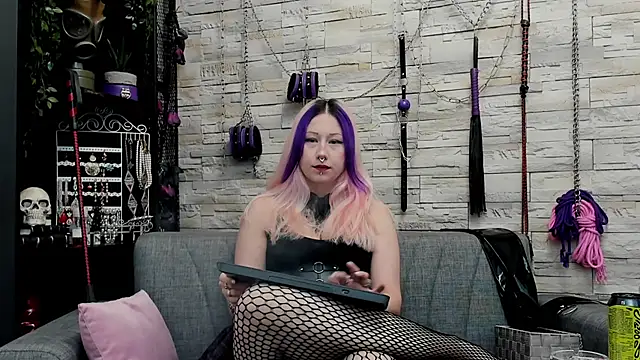 Snapshot of CruelMistress chatting on 11-17-25, 03:07 CruelMistress online show from 11-17-25, 03:07