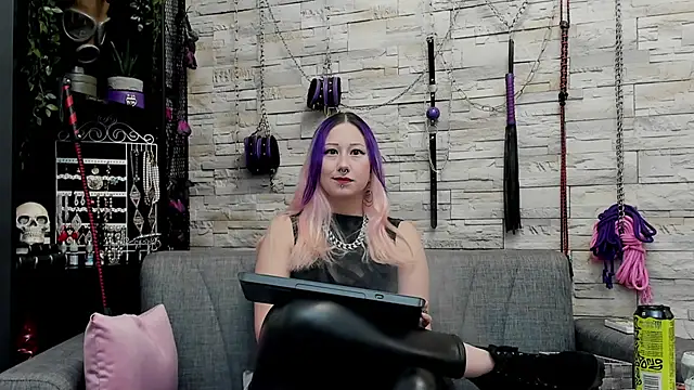 Snapshot of CruelMistress chatting on 11-20-25, 03:12 CruelMistress online show from 11-20-25, 03:12