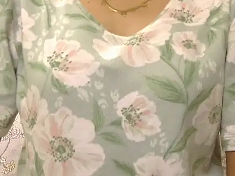  FluffyHxney  online show from 10-09-25, 04:05