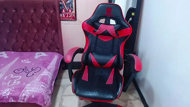 Snapshot of zoe_connor19 chatting on 02-23-25, 03:24 zoe connor19 online show from 02-23-25, 03:24