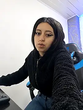 Snapshot of zoe_connor19 chatting on 09-28-25, 12:21 zoe connor19 online show from 09-28-25, 12:21