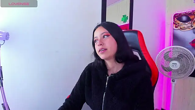 Snapshot of zoe_connor19 chatting on 10-02-25, 08:27 zoe connor19 online show from 10-02-25, 08:27