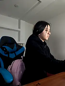 Snapshot of zoe_connor19 chatting on 10-11-25, 08:40 zoe connor19 online show from 10-11-25, 08:40