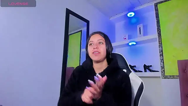 Snapshot of zoe_connor19 chatting on 11-08-25, 07:12 zoe connor19 online show from 11-08-25, 07:12