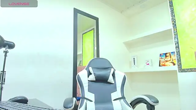 Snapshot of zoe_connor19 chatting on 11-26-25, 07:59 zoe connor19 online show from 11-26-25, 07:59