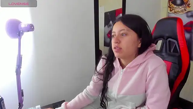 Snapshot of zoe_connor19 chatting on 12-03-25, 07:45 zoe connor19 online show from 12-03-25, 07:45