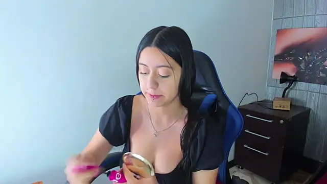 Snapshot of zoe_connor19 chatting on 06-06-26, 08:46 zoe connor19 online show from 06-06-26, 08:46