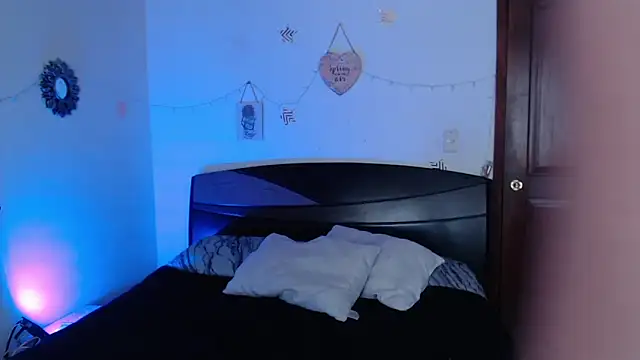 anhiahoney02 online show from 02-03-25, 07:00