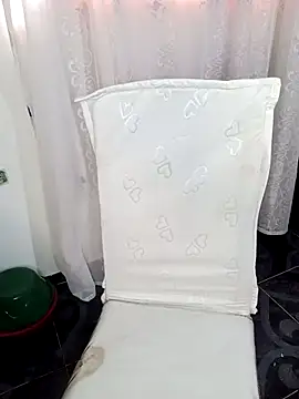 Snapshot of emily_sweet13 chatting on 03-07-25, 04:00 emily sweet13 online show from 03-07-25, 04:00