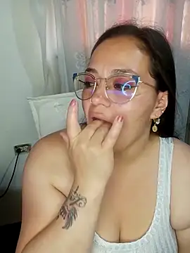 Snapshot of emily_sweet13 chatting on 03-08-25, 10:13 emily sweet13 online show from 03-08-25, 10:13