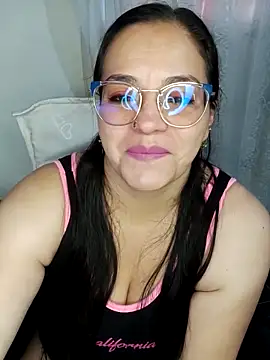 Snapshot of emily_sweet13 chatting on 03-19-25, 12:23 emily sweet13 online show from 03-19-25, 12:23