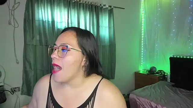 Snapshot of emily_sweet13 chatting on 10-01-25, 12:33 emily sweet13 online show from 10-01-25, 12:33