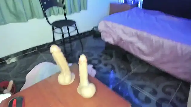 Snapshot of emily_sweet13 chatting on 10-02-25, 01:18 emily sweet13 online show from 10-02-25, 01:18