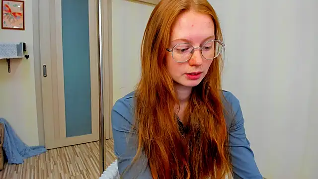 Snapshot of Fire_Luna chatting on 10-07-25, 06:43 Fire Luna online show from 10-07-25, 06:43