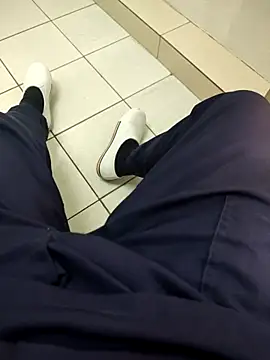 Snapshot of gatmoreno1 chatting on 09-17-25, 06:42 gatmoreno1 online show from 09-17-25, 06:42