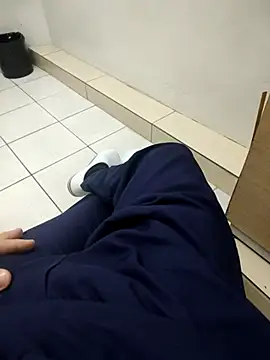 Snapshot of gatmoreno1 chatting on 09-24-25, 04:32 gatmoreno1 online show from 09-24-25, 04:32