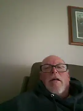Snapshot of wildrocket02 chatting on 05-12-26, 01:08 wildrocket02 online show from 05-12-26, 01:08