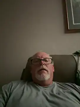 Snapshot of wildrocket02 chatting on 05-19-26, 01:33 wildrocket02 online show from 05-19-26, 01:33