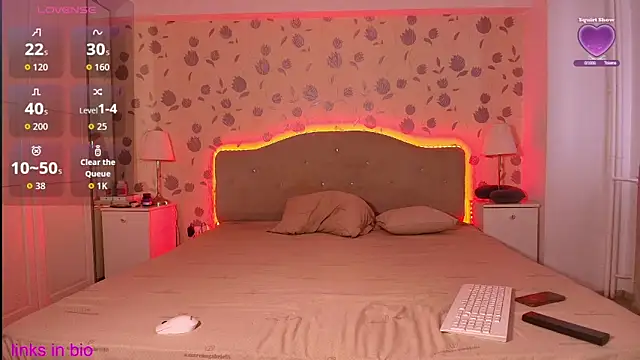 Snapshot of sophiacherie chatting on 03-18-26, 06:27 sophiacherie online show from 03-18-26, 06:27