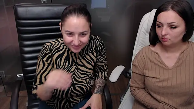 Snapshot of Amy--Samy chatting on 12-06-24, 01:44 Amy--Samy online show from 12-06-24, 01:44