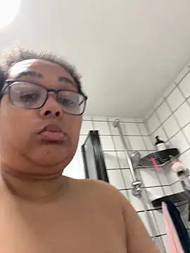 Snapshot of vanilla_chocolate23 chatting on 11-14-25, 10:03 vanilla chocolate23 online show from 11-14-25, 10:03