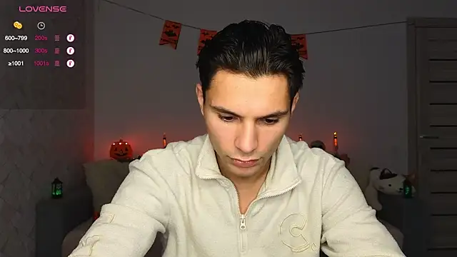 Snapshot of denlover1 chatting on 10-13-25, 05:29 denlover1 online show from 10-13-25, 05:29