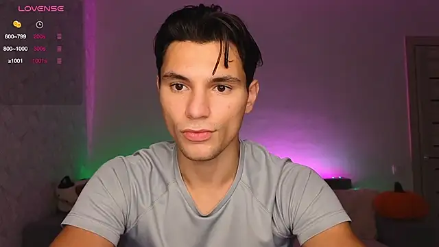 Snapshot of denlover1 chatting on 10-20-25, 04:02 denlover1 online show from 10-20-25, 04:02