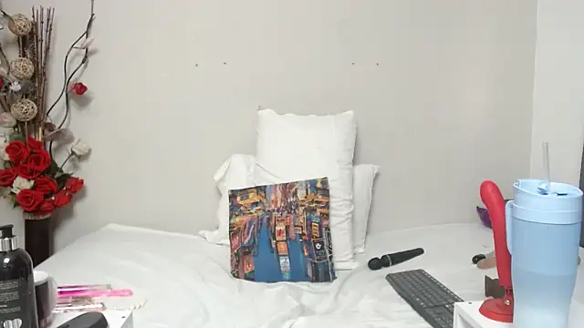 Snapshot of Nicol_Love0 chatting on 02-03-25, 10:00 Nicol Love0 online show from 02-03-25, 10:00