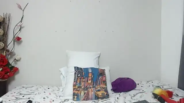 Snapshot of Nicol_Love0 chatting on 02-05-25, 12:53 Nicol Love0 online show from 02-05-25, 12:53