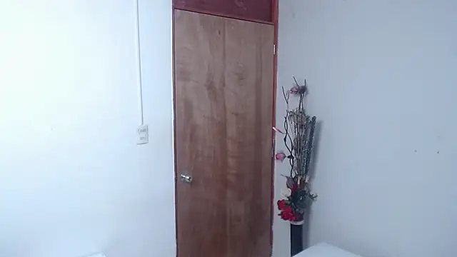 Snapshot of Nicol_Love0 chatting on 03-19-25, 05:17 Nicol Love0 online show from 03-19-25, 05:17