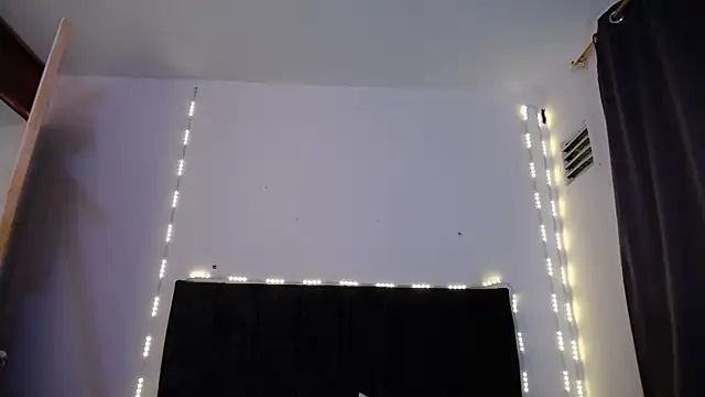 Nicol Love0 online show from 05-24-26, 01:27