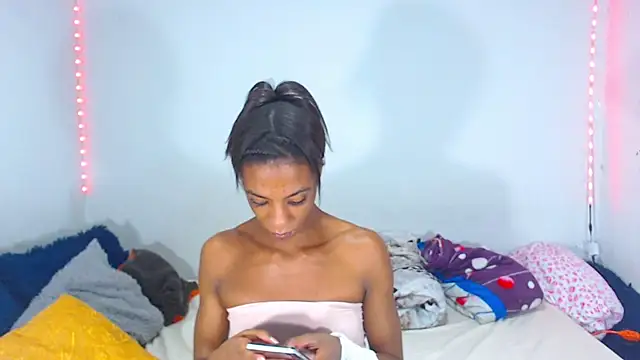 Snapshot of JessicaEbony chatting on 01-15-25, 01:45 JessicaEbony online show from 01-15-25, 01:45