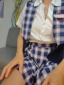 Emmaa 18 online show from 04-28-26, 01:04