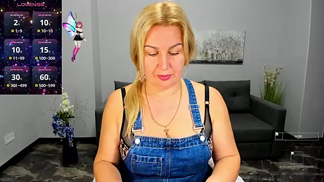 Snapshot of Lili_Crossi chatting on 09-22-25, 05:42 Lili Crossi online show from 09-22-25, 05:42