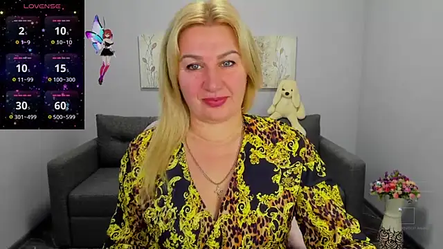 Snapshot of Lili_Crossi chatting on 10-13-25, 05:51 Lili Crossi online show from 10-13-25, 05:51