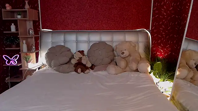 Snapshot of AuroraAksnesss chatting on 09-17-25, 04:03 AuroraAksnesss online show from 09-17-25, 04:03