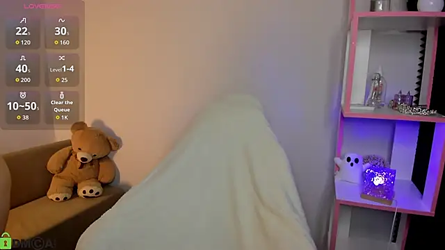 Linablueeyed online show from 10-28-25, 09:24