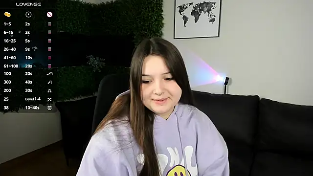 Snapshot of Alice_Walters chatting on 12-16-24, 04:05 Alice Walters online show from 12-16-24, 04:05