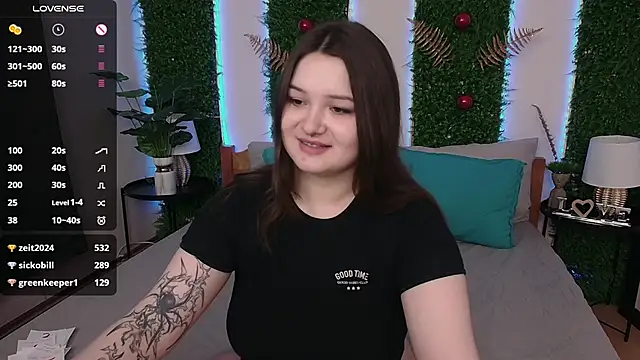 Snapshot of Alice_Walters chatting on 12-22-24, 06:59 Alice Walters online show from 12-22-24, 06:59