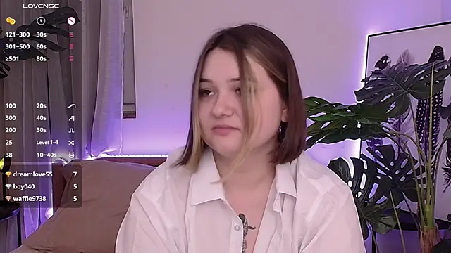 Snapshot of Alice_Walters chatting on 01-17-25, 10:45 Alice Walters online show from 01-17-25, 10:45